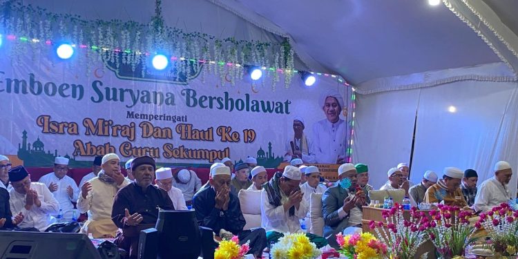 Emboen Suryana Bershalawat Dalam Rangka Isra Mi’saj Dan Haul Abah Guru Sekumpul ke 19