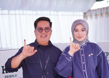 Wabup Kukar dan Istri Gunakan Hak Pilih di TPS 13 Samboja