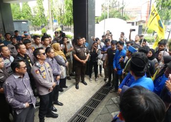 PMII Cabang Samarinda Gelar Aksi Di Gedung DPRD Tuntut Evaluasi Kinerja Dinas-Dinas Kota Samarinda
