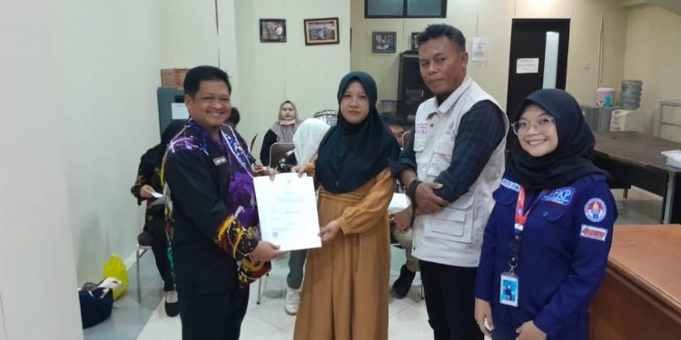 10 UMKM Muda Kukar Terima Sertifikat Halal