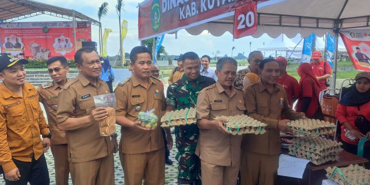 Bantu Masyarakat Dapatkan Kebutuhan Pokok dengan Harga Murah