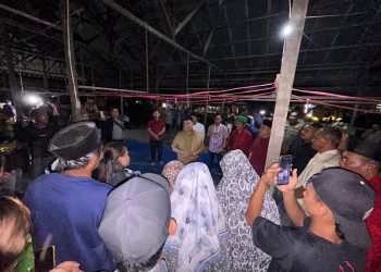 Respons Cepat Wabup Kukar, Rendi Solihin Datangi Lokasi Kebakaran di Desa Sumber Sari 