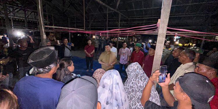 Respons Cepat Wabup Kukar, Rendi Solihin Datangi Lokasi Kebakaran di Desa Sumber Sari 