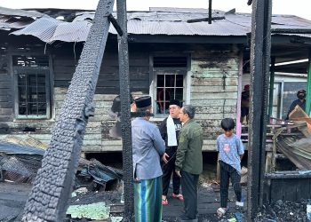 Rendi Solihin Salurkan Bantuan dan Dukungan Moril Kepada Warga Korban Kebakaran di Pal 05 Tenggarong 