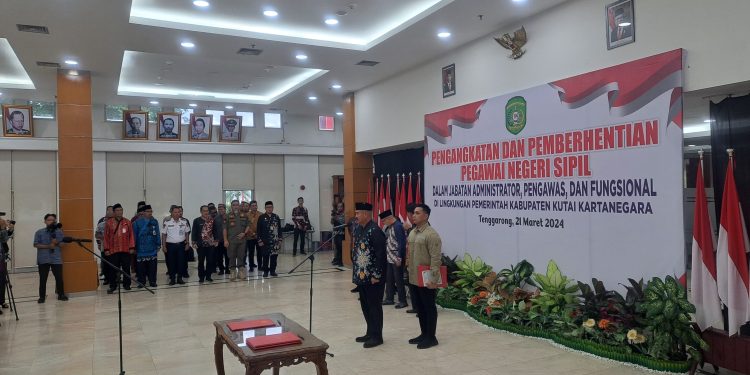 Bupati Kukar Lantik 32 Pejabat Administrator, Pengawas dan Fungsional