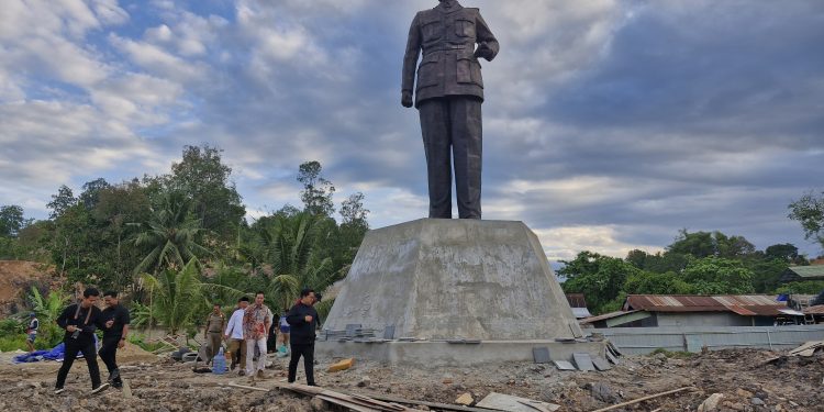 Safari Ramadhan di Sangasanga, Rendi Solihin Sempatkan Diri ke Monumen Patung Bung Karno