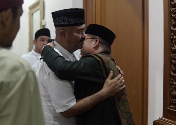 Pelukan Hangat Jadi Pembuka Silaturahmi Rendi Solihin ke Kediaman Edi Damansyah