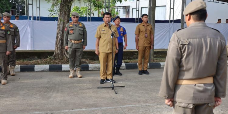 Apel Pagi Dirangkai Pelepasan Pembinaan Fisik Anggota Satpol PP Kukar