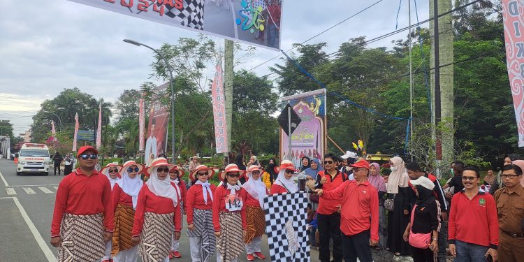 Semarakkan Hardiknas 2024, Disdikbud Kukar Gelar Lomba Gerak Jalan, Diikuti Ratusan Peserta Pelajar Hingga Guru