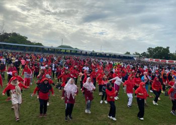 Meriahkan Peringatan Hardiknas 2024, Disdikbud Kukar Gelar Senam Bersama