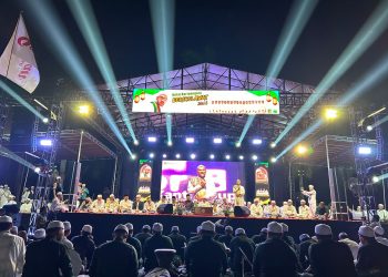 Wabup Rendi Solihin dan Ribuan Masyarakat Khusyuk dalam Lantunan Sholawat Pada ‘Kukar Bersholawat III’