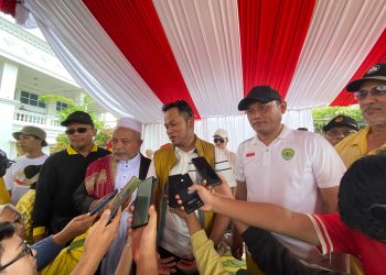 Ratusan Warga Antusias Ikuti Jalan Sehat Bareng Harum-Seno Aji 