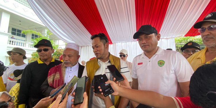 Ratusan Warga Antusias Ikuti Jalan Sehat Bareng Harum-Seno Aji 