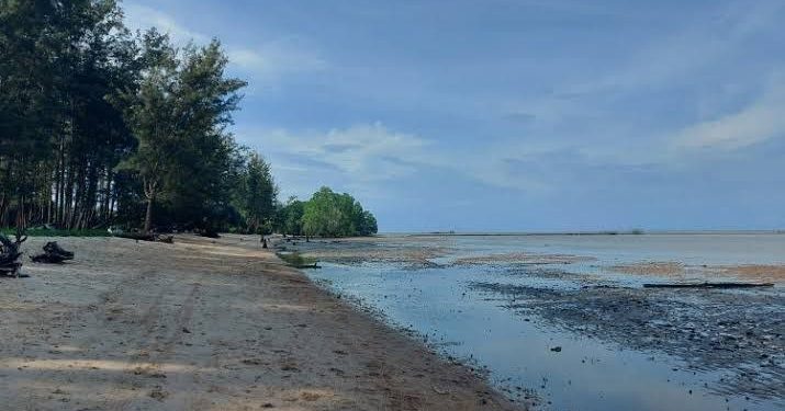 Pantai Tanah Merah Samboja: Destinasi Wisata Pesisir yang Murah dan Memikat