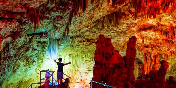 Menyusuri Keajaiban Alam Goa Ampartana: Pesona Tersembunyi yang Memukau