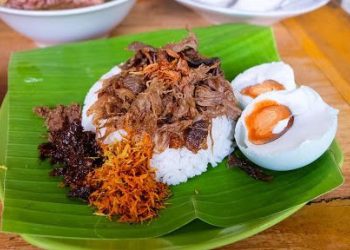 Pesona Kuliner Dayak: Lezatnya Nasi Bekepor dan Sate Payau