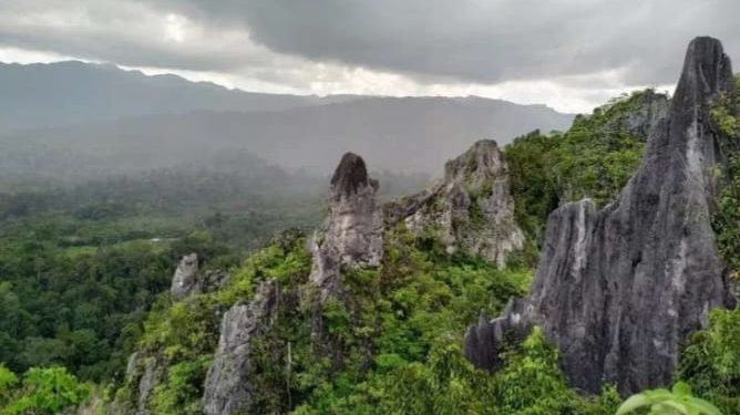 Bukit Sembinai: Keindahan Alam yang Menanti untuk Dijelajahi
