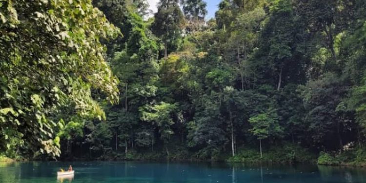 Telaga Biru Tulung Ni’Lenggo: Pesona Alam dengan Air Biru Toska yang Memikat