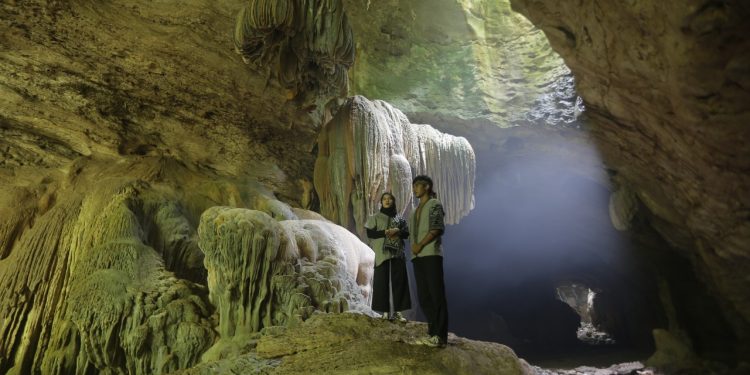Mengintip Keindahan Goa Kars di Kutai Timur: Jejak Sejarah dan Eksplorasi Alam