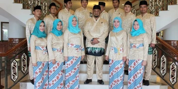 Pakaian Adat Kalimantan Timur: Dari Tradisi Menuju Mode Kontemporer Nasional