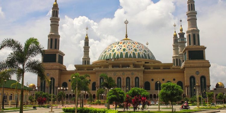 Masjid Islamic Center Samarinda: Destinasi Wisata Religi dengan Keindahan Arsitektur dan Pemandangan Mahakam