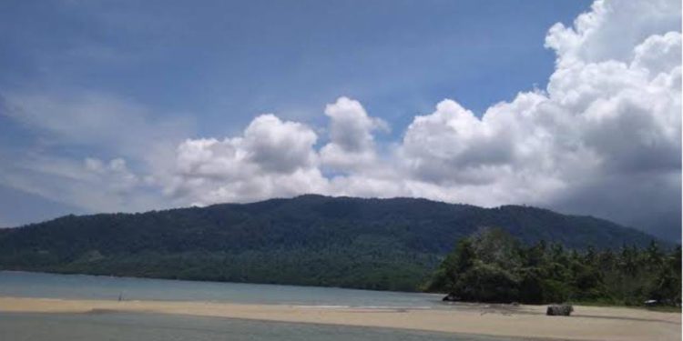 Teluk Sumbang: Surga Wisata Tersembunyi di Ujung Berau