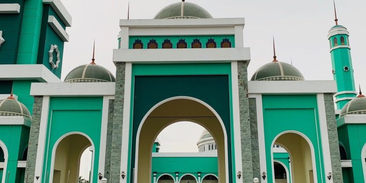 Masjid Agung Baitul Hikmah: Ikon Keagamaan dan Budaya di Tanjung Redeb, Berau