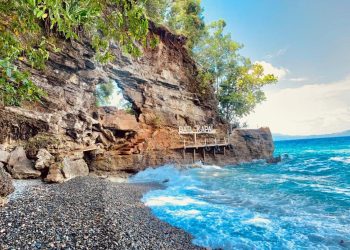 Pulau Batu Kapal: Pesona Alami di Berau yang Penuh Misteri
