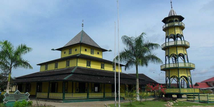 Masjid Tua Shiratal Mustaqim: Ikon Wisata Religi Bersejarah di Samarinda