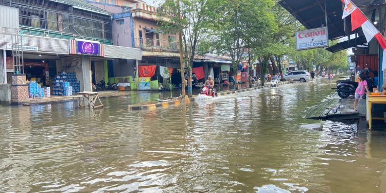 Banjir Meluas di Bengkuring Samarinda, 22 RT Terendam hingga Setinggi Paha Orang Dewasa
