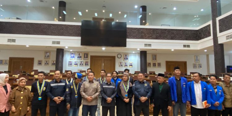 DPRD Samarinda Terima Audiensi PMII, Soroti Permasalahan Pengelolaan Sampah
