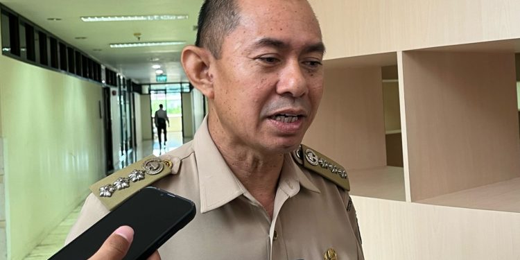 Akses Jalan Menuju Kantor Camat Kota Bangun Darat Hampir Usai Diperbaiki