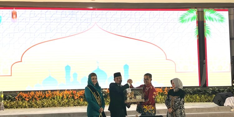 Gubernur Rudy Mas’ud Berikan Apresiasi atas Pengabdian Akmal Malik saat Pisah Sambut