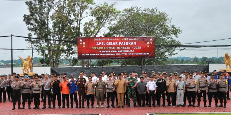 Bupati Kukar Pimpin Apel Operasi Ketupat Mahakam 2025