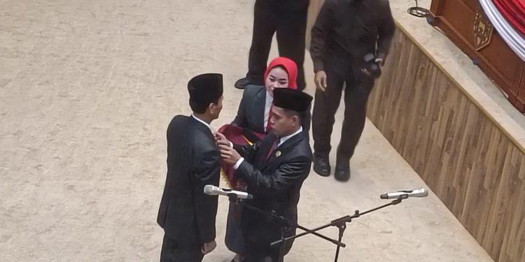 Yakob Pangedongan Resmi Dilantik Pengganti Antar Waktu Gantikan Almarhum Hasan