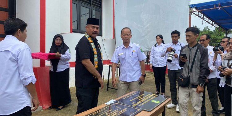 Perkuat Layanan Publik, Bupati Kukar Resmikan Kantor Lurah Bukit Biru yang Telah Direhab Total