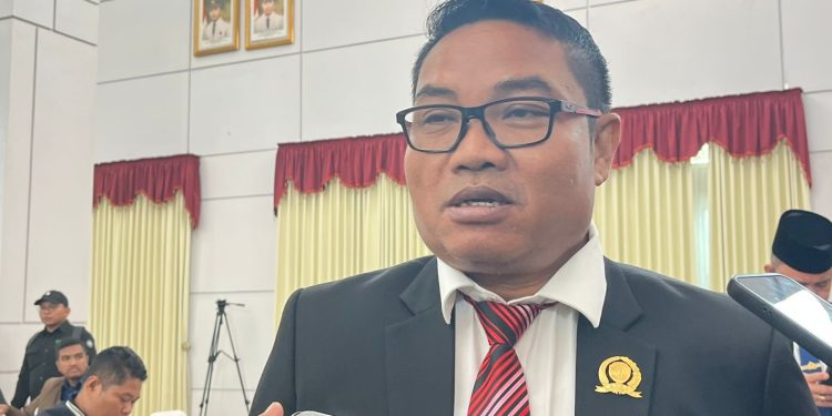 Guntur Dorong Percepatan Semenisasi Jalan di Wilayah Rawan Banjir Kutai Kartanegara