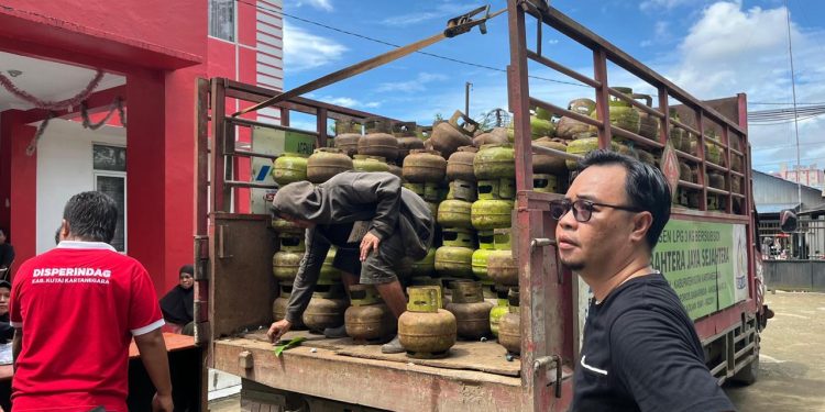 Disperindag Kukar Gelar Operasi Pasar di 9 Kecamatan Atasi Kelangkaan Gas