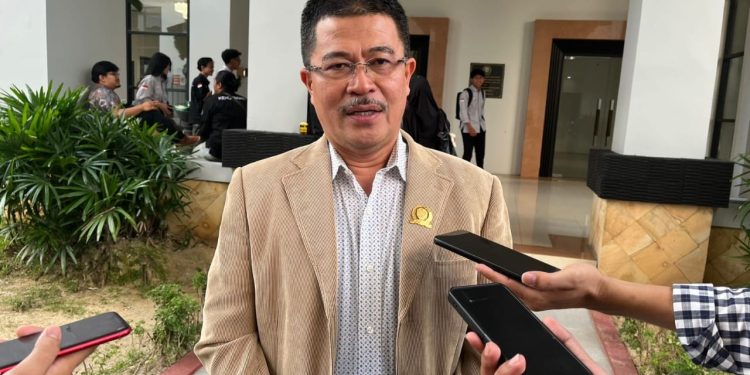 Tolak Pungutan Seragam di SMAN 10 Samarinda, Darlis Minta Penyelesaian Terbuka