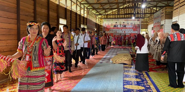 Festival Danum Bura Jadi Simbol Kebangkitan Budaya Lokal di Spontan Baru