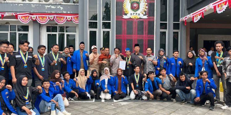 Gelar Aksi, PMII Tuntut DPRD Samarinda Dukung Pemindahan Terminal BBM Pertamina
