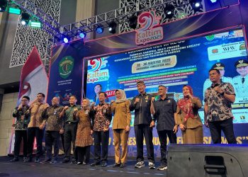 Disdikbud Kukar Gaungkan Literasi dan Budaya pada Pawai Pembangunan HUT RI ke-80 di Tenggarong