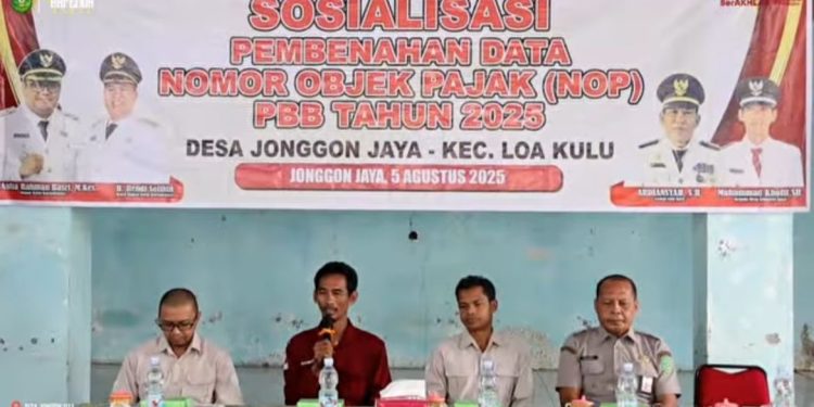 Bapenda Kukar Sosialisasikan Pemutakhiran Data Pajak di Desa Jonggon Jaya