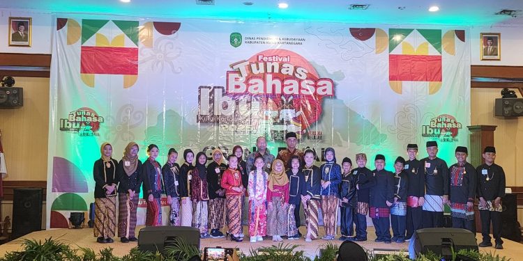 Grand Final FTBI 2025, Disdikbud Kukar Dorong Generasi Muda Bangga Berbahasa Daerah