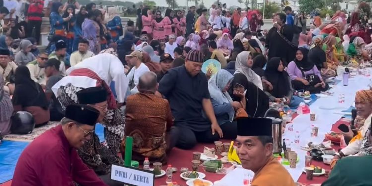 Beseprah, Tradisi Makan Bersama yang Satukan Warga Kutai Kartanegara
