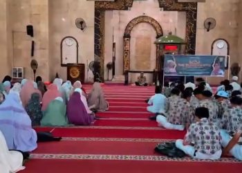 Siswa SMPN 3 Tenggarong Belajar Keteladanan Nabi Lewat Maulid di Masjid Agung