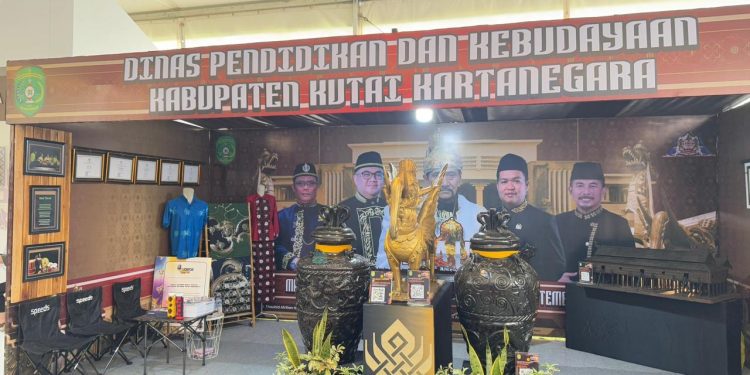 Koleksi Museum hingga Batik Wakaroros Ramaikan Stand Disdikbud di Expo Erau 2025