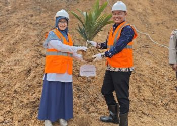 SMPN 6 Tenggarong Tanam 100 Pohon Wujudkan Sekolah Ramah Lingkungan