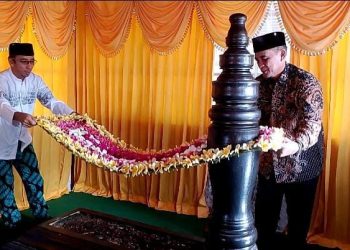 Tradisi Bunga Lompo Jadi Bagian Prosesi Ziarah Kesultanan Kutai Kartanegara