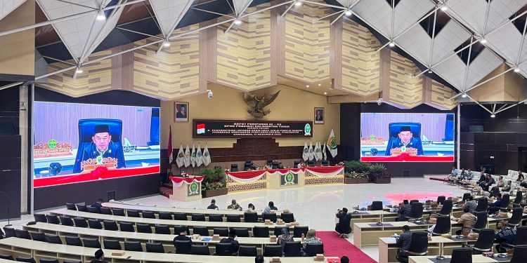 Ranperda Pendidikan dan Lingkungan Dituntaskan DPRD Kaltim dalam Paripurna ke-43